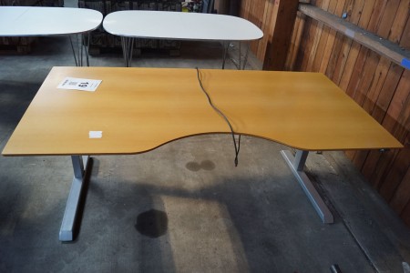 Electric raise / lower table