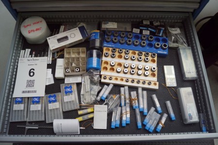 Contents of cutting tools in drawer with clamping pliers (Rego - fix), etc.