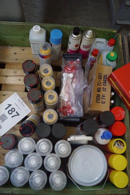 Lot of spray cans