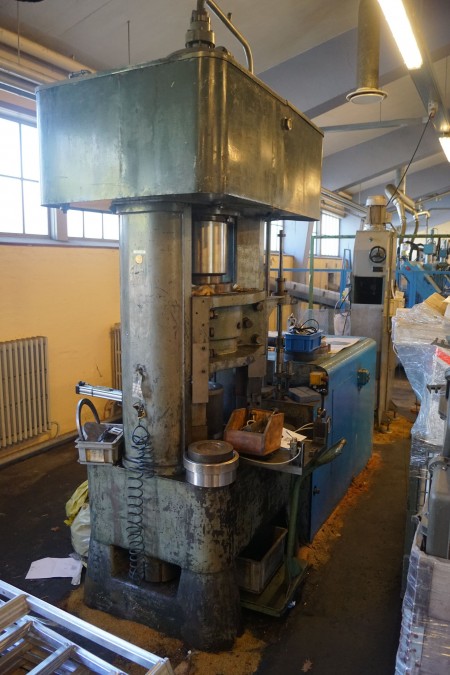 Hydraulic press, Brand: Johansen & Lund, type: