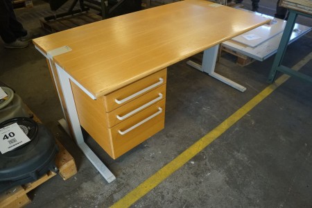 Schreibtisch mit 3 Schubladen