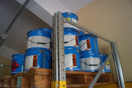 21x9 liter buckets, brand: Akzo Nobel