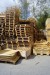 Large lot of disposable pallets / wood