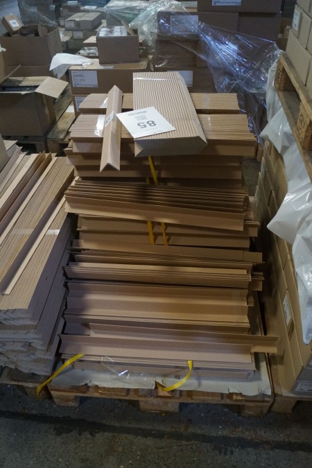 Lot of edge protectors for palletizing, 680 x 50/50 x 3 mm
