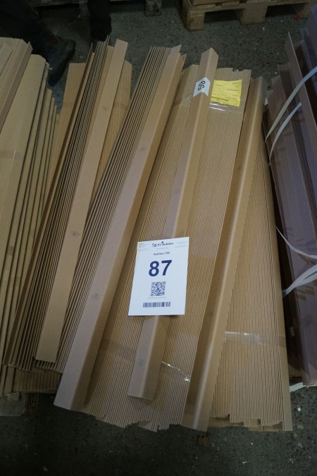 Lot of edge protectors for palletizing