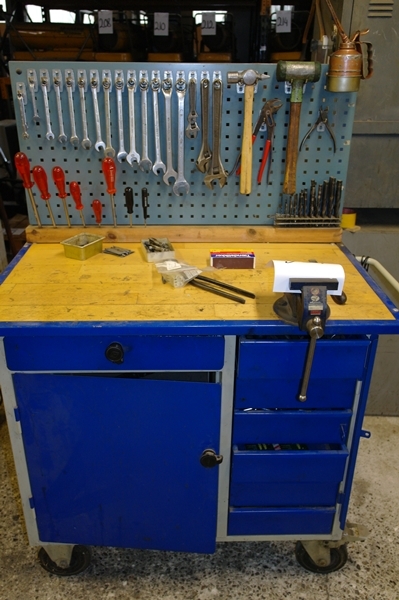 Tool cabinet with 9 drawers including content