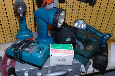 2 Metabo cordless screwdriver with battery and charger + Makita cordless screwdriver + 2 lamps with battery + charger.