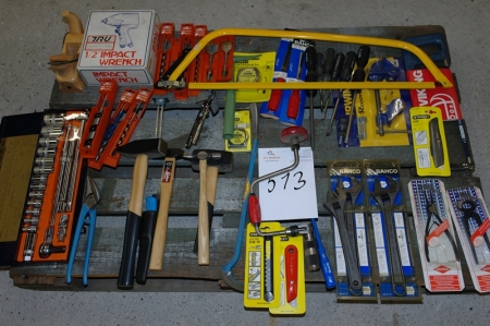 Pallet with new tools. drills + screwdriver + air screwdriver + hammers + saws + sheet metal cutters, etc.