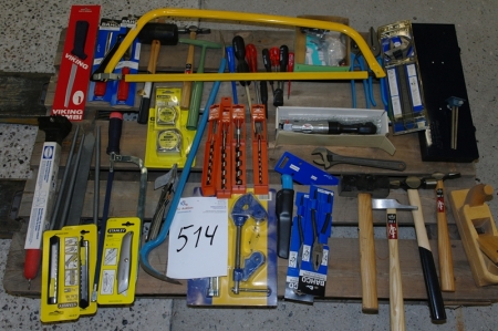 Pallet with new tools. drills + screwdriver + air screwdriver + hammers + saws + sheet metal cutters, etc.