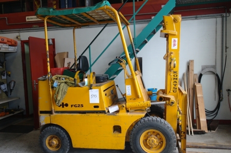 Komatsu forklift truck with extension forks. hours: 1417 max 2,5 tons. NB: not to be collected until Monday 8. October