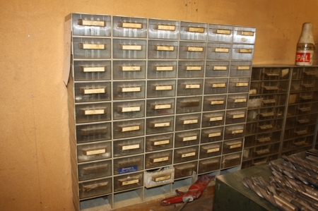 Assortment racks containing cut tabs, Whitworth + threads, millimeter thread milling tool, star wrenches, etc.