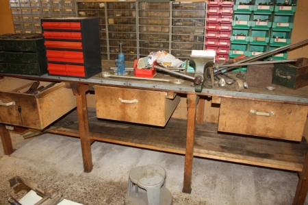 Vice bench, 3 drawers containing various hand tools, clamps, star wrenches, etc.