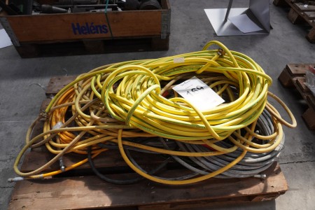 Lot of water hoses + high pressure cleaner hose