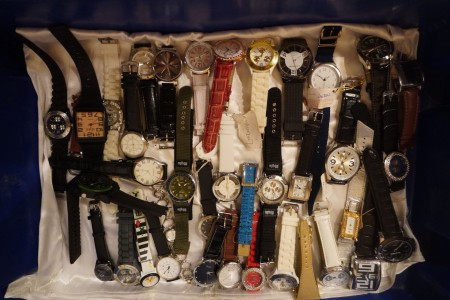 Large batch of watches