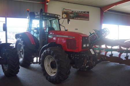 Massey Ferguson Traktor. Modell: 8250 PowerControl Mertz