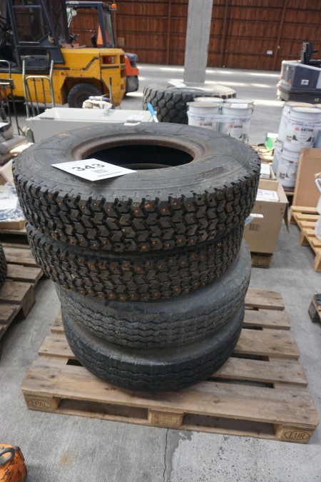 4 assorted tires, brand: Michelin