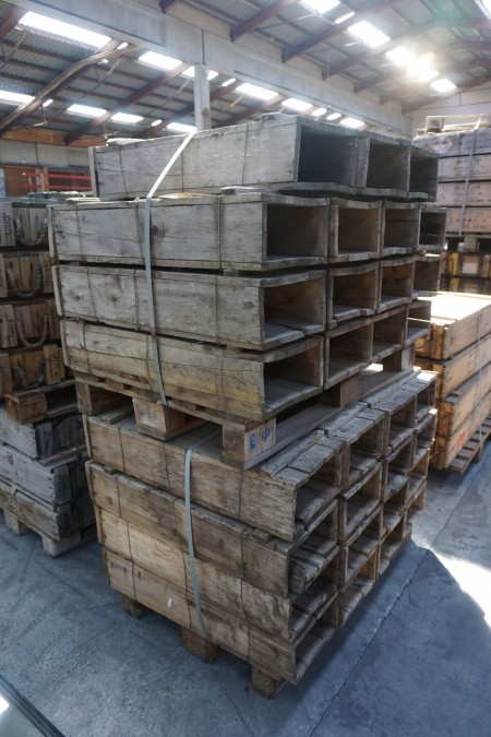 31 pieces of ammunition boxes in wood