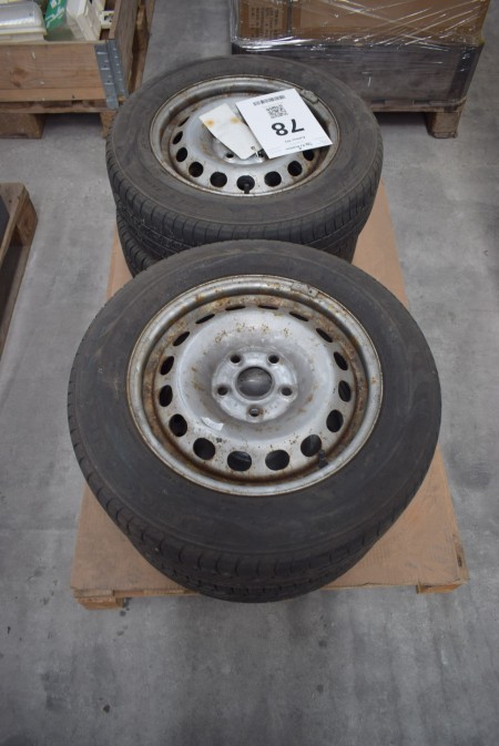 2 alloy wheels with tires