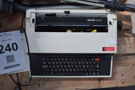 Gammeldags skrivemaskine, mærke: Gabriele, model: 8008 