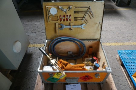 Box with gas-oxygen kit for welding