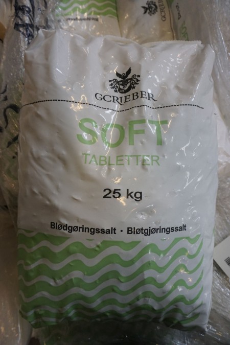 About 28 sacks of 25kg softening salt, brand: Gcrieber.
