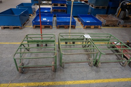 3 trolleys, with 2 handles.