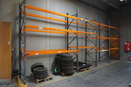 Pallet rack in 4 sections