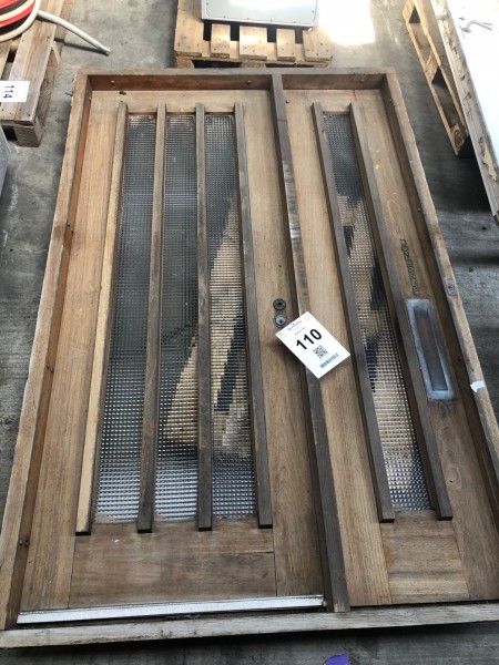 Holztür mit Rahmen