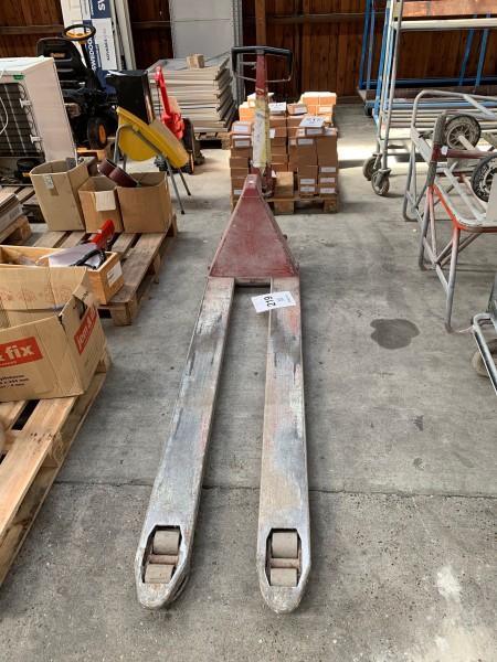 Pallet lifts with long forks