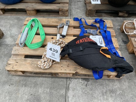 1 fall protection set in a bag
