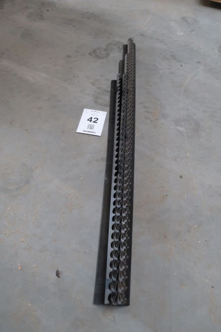 13,7 Meter schwarzes Kunststoffprofil, 8x6x3 cm, Länge: 2/140, 2/165, 4/190 cm