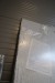 Bordplade, 61x303 cm, lys granit, med div kantbånd. Har lille brændmærke på ende se foto