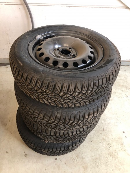 4 Stück Reifen mit Stahlfelgen, Marke: Goodyear
