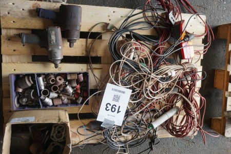 Lot extension cables + 1 set of taillights for trailer + 2 air keys, etc.