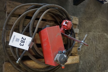 PTO driven hydraulic pump with hose