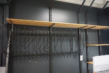 4 shelves with shelf brackets + suspension for the horse blanket