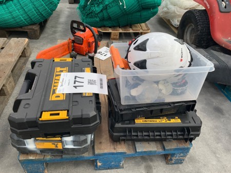 4 tool boxes + cup drill + safety helmets