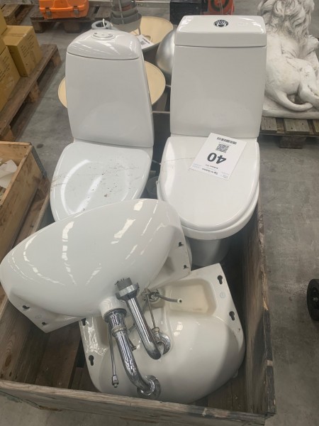 2 toilets + 2 washbasins