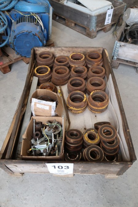 Pallet with bearings and gears