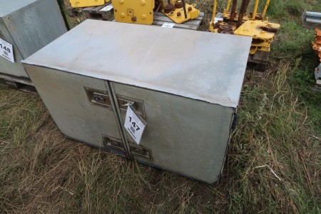 Side cabinet for truck