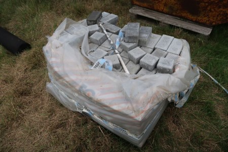 Pallet with stones, see photo