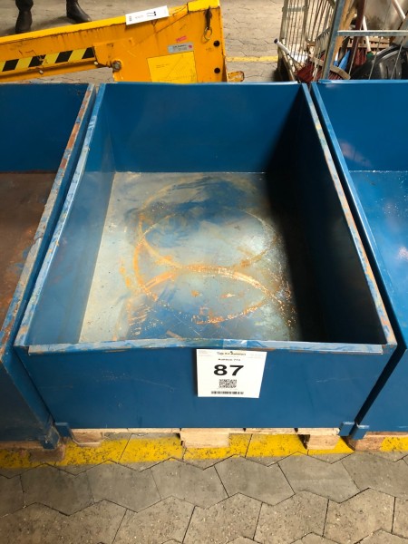 Waste containers for oil. Brand: Ergolift