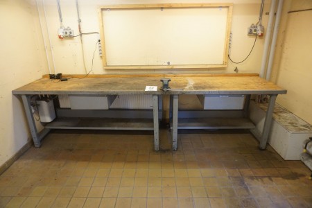 2 pcs. file bench in wood + Vice.