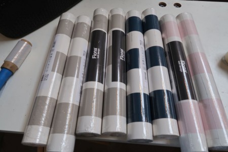 8 rolls of wallpaper