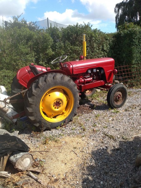 David Braun traktor, model: 850. Bemærk anden adresse