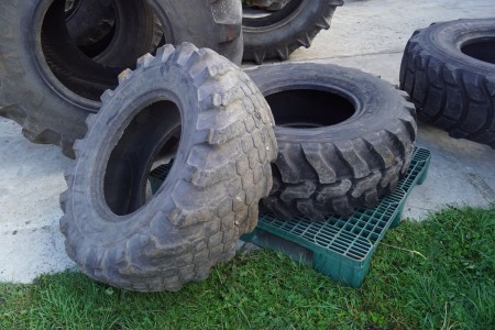1 Stück. Reifen für Gummiziege, Marke: Dunlop, + Maschinenreifen, Marke: Continental