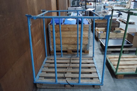 Material cage in iron