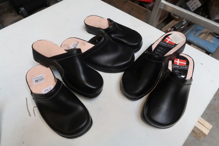 3 pairs of clogs, size 36