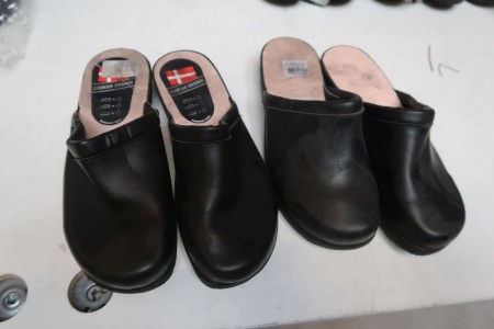2 pairs of clogs, size 41