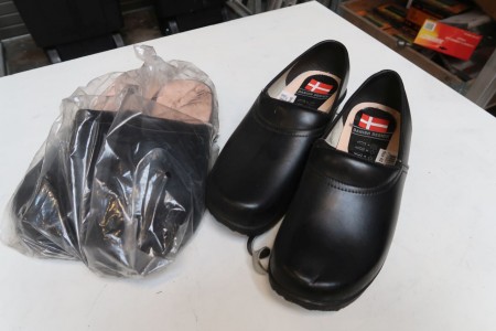 2 pairs of clogs, size 42